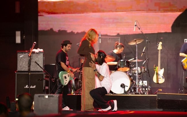 Show revelação: Armandinho e Carla descobrem sexo do bebê no palco, em Brasília