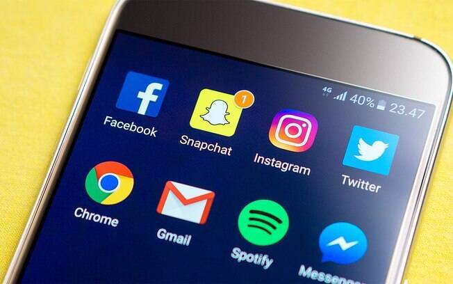 Entre os aplicativos mais usados em smartphones, 75% dos brasileiros utilizam redes sociais