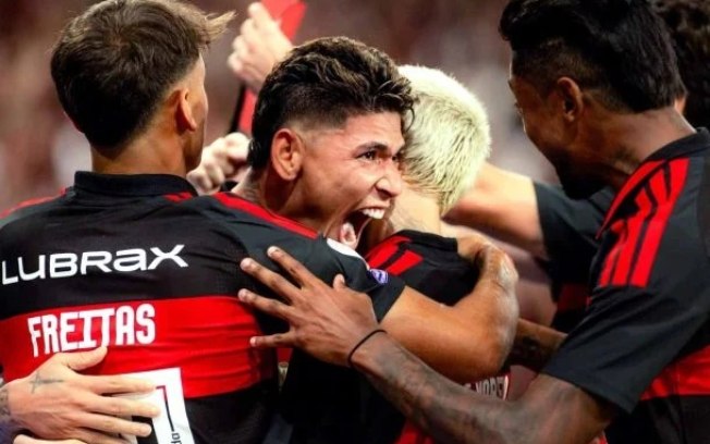 Carrascal marca e o Flamengo vence mais  uma. Segue na ponta do Brasileirão