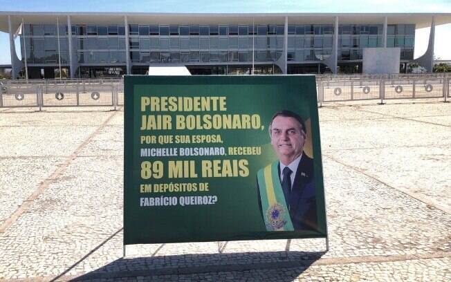 Placa foi instalada em frente ao palácio do Planalto. Placa foi instalada em frente ao palácio do Planalto.