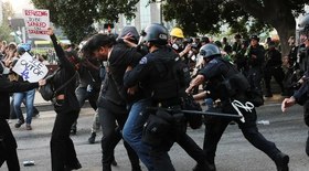 VÍDEO: repórter é detido durante cobertura de protesto nos EUA