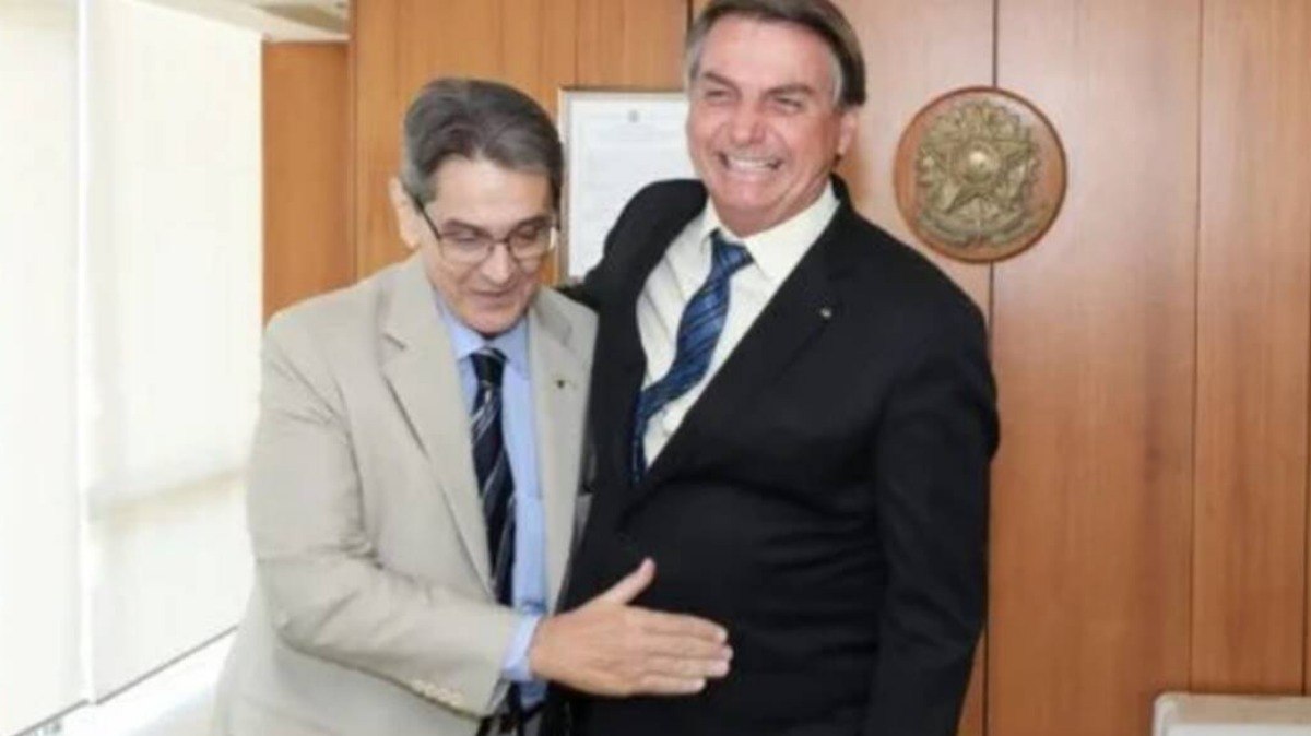 Ex-deputado federal, Roberto Jefferson, ao lado do presidente Jair Bolsonaro