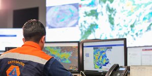 Defesa Civil de SP emite alerta de chuva e granizo