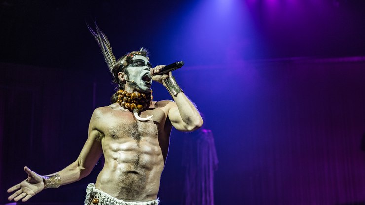 Sucesso de filme faz musical sobre Ney Matogrosso voltar à cena