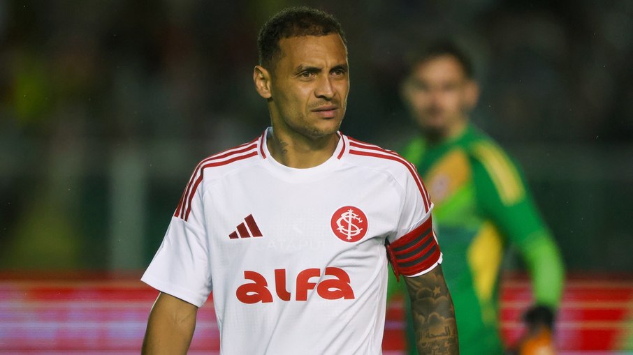 Alan Patrick perde três pênaltis contra o mesmo goleiro Alan Patrick perde três pênaltis contra o mesmo goleiro
