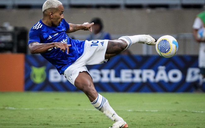 Matheus Pereira em campo pelo Cruzeiro