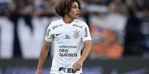 Ex-joia da base detalha como é jogar no Corinthians em crise