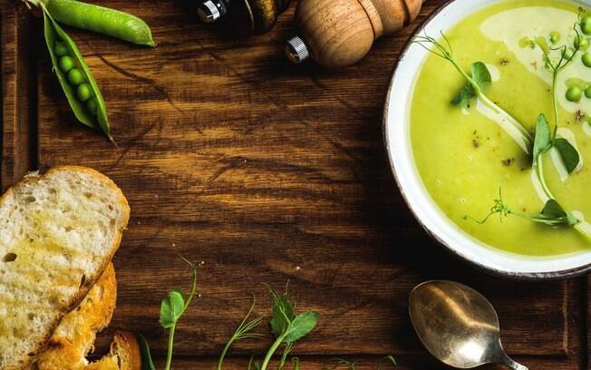 Sopa de ervilha é uma receita clássica de toda casa de mãe