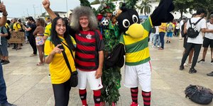 Torcedores se reúnem no Museu do Amanhã e pedem Neymar na Copa