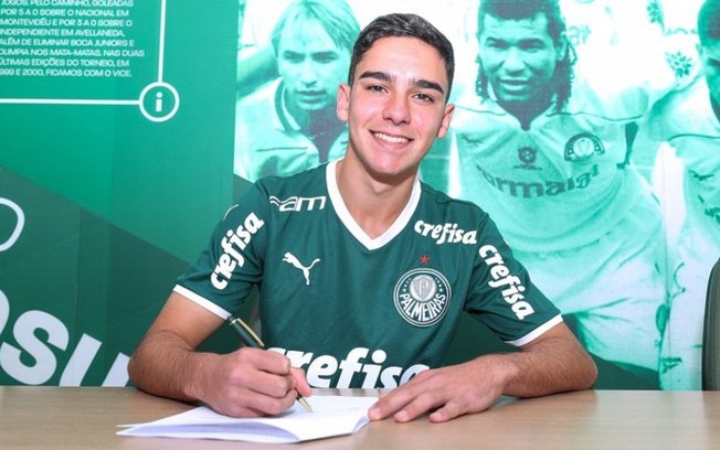 Palmeiras firma contrato profissional com mais uma joia da base do clube