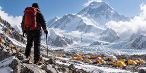 Xixi de montanhistas derreteu geleira no Monte Everest? Entenda