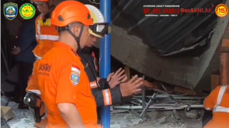 Escola desaba durante obras e deixa mortos e feridos na Indonésia