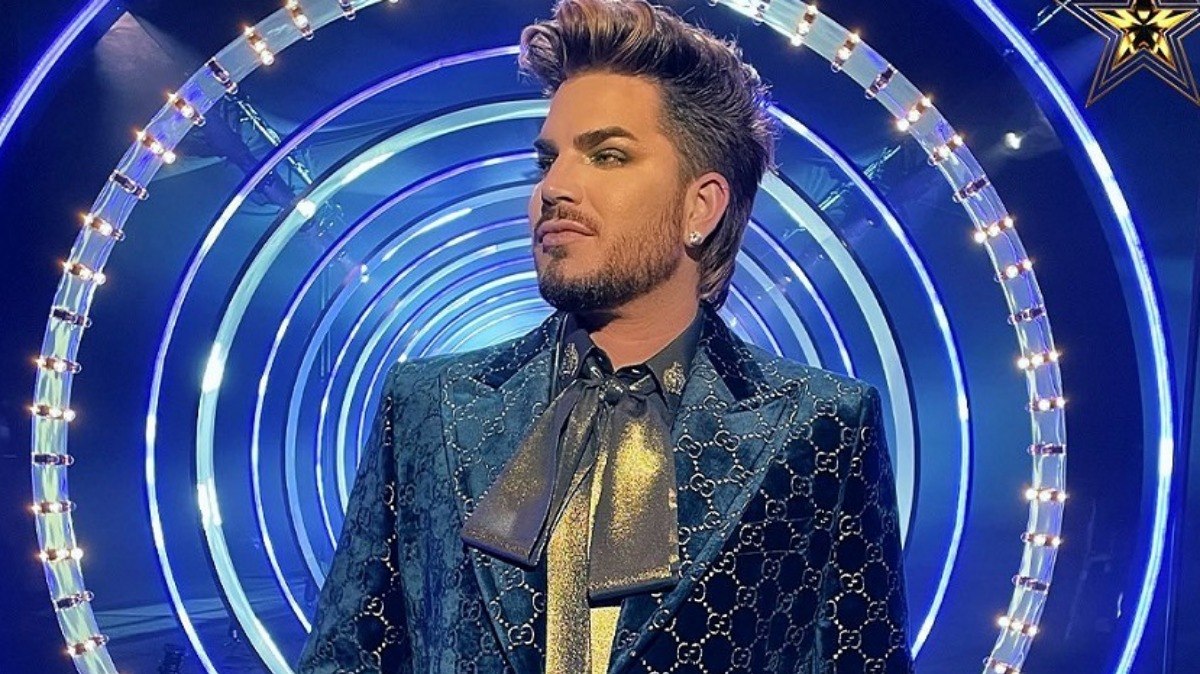 O cantor queer Adam Lambert é integrante da banda Queen. O cantor queer Adam Lambert é integrante da banda Queen.