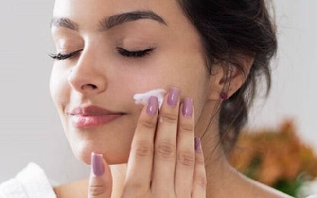 Brasileiros buscam simplificar skincare em cenário de pós-pandemia