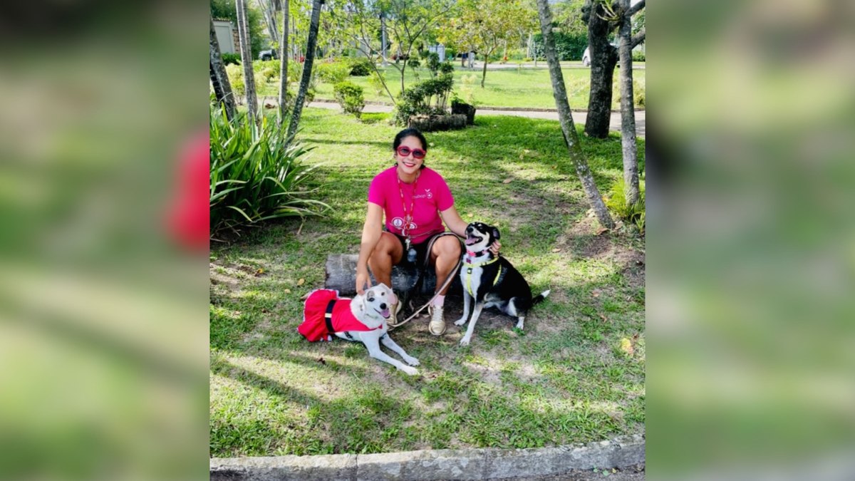 Elis dos Anjos Sousa com dois dos seus pets Elis dos Anjos Sousa com dois dos seus pets