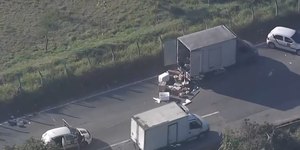 Assalto a caminhão com canetas emagrecedoras acaba em tiroteio