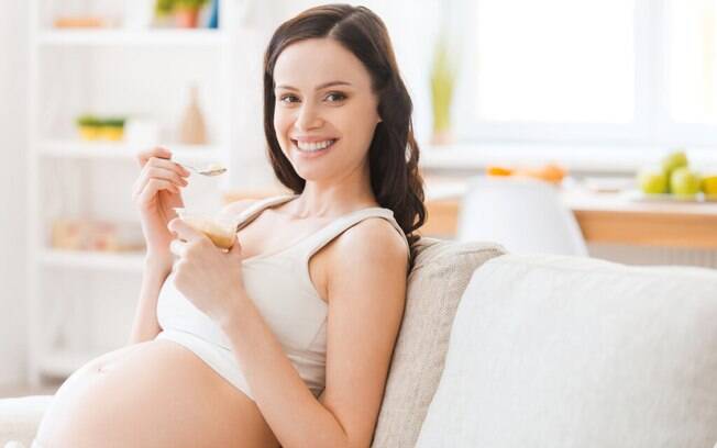 Conheça os principais cuidados com a alimentação durante a gravidez