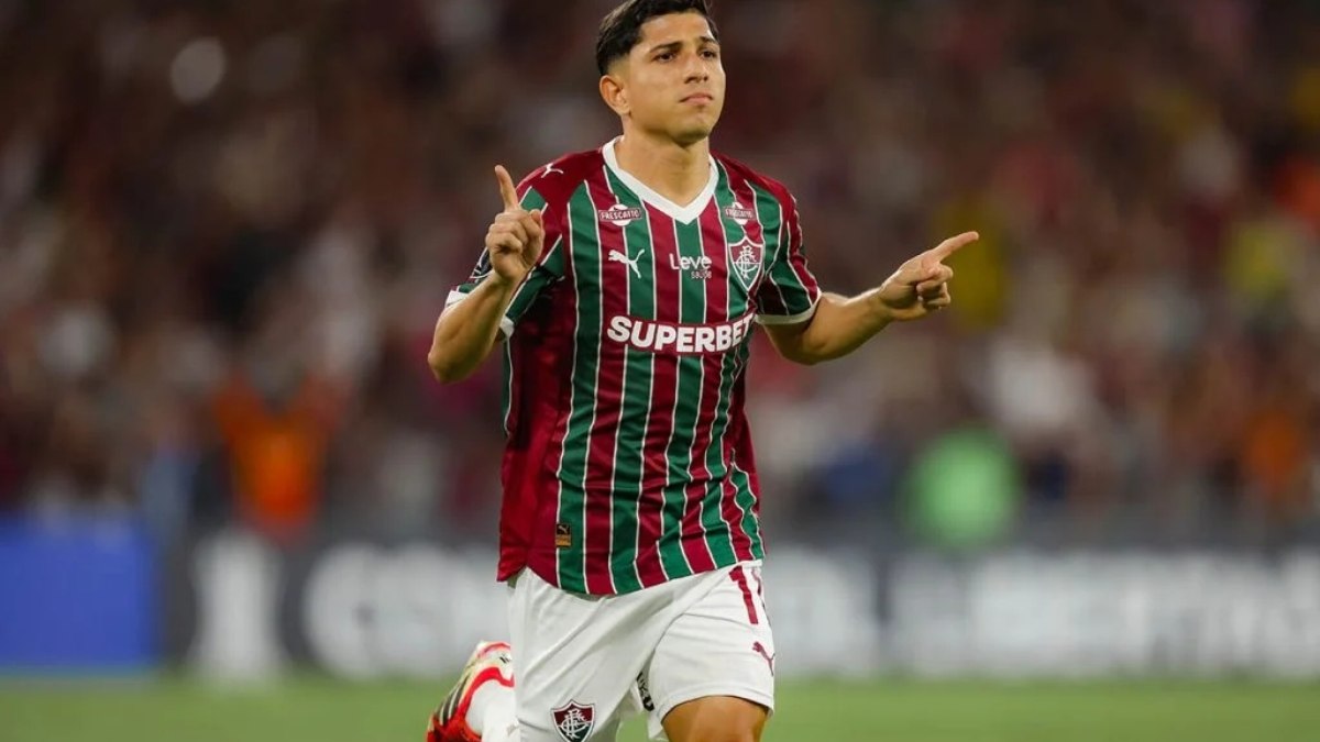 Savarino sente dores e desfalca Fluminense na Libertadores
