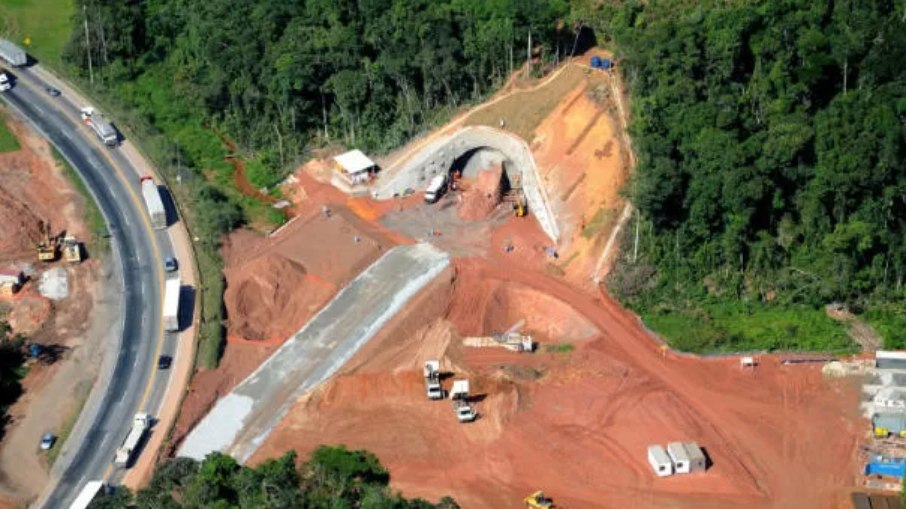 Os primeiros 11 quilômetros duplicados foram concluídos antes de 2013