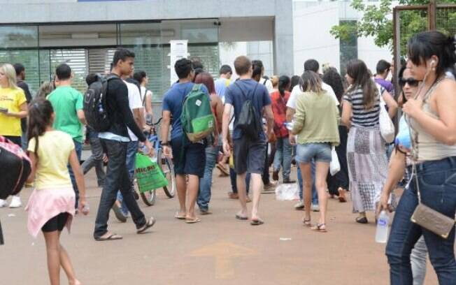 Pelo ProUni, os estudantes podem concorrer a bolsas de estudo parciais e integrais em instituições particulares