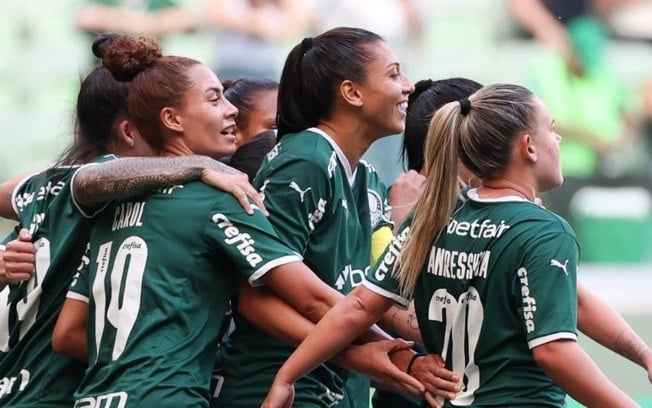 Na volta do Brasileirão Feminino, Palmeiras aplica goleada e se mantém na liderança