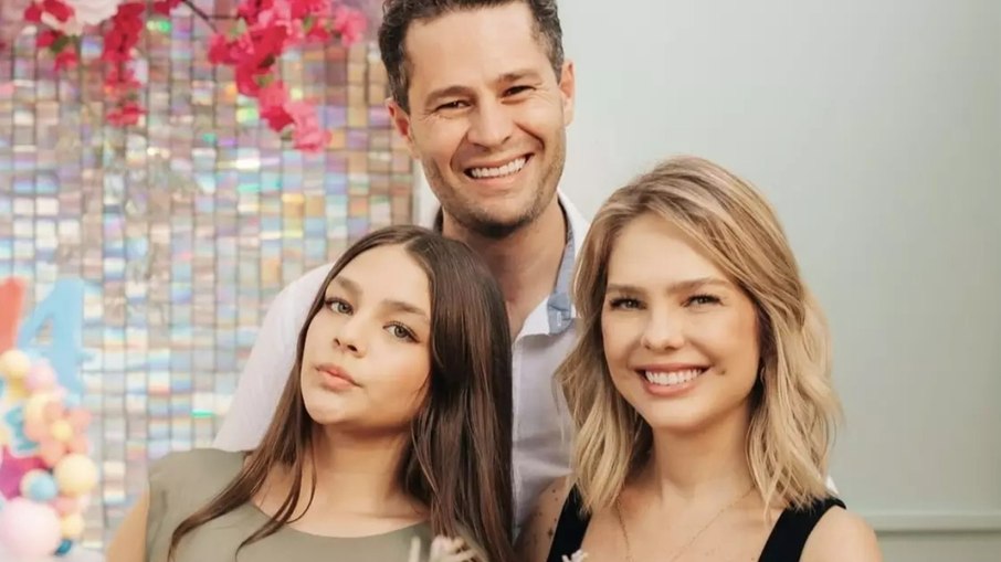 Pedro Leonardo ao lado de sua esposa e filha Pedro Leonardo ao lado de sua esposa e filha