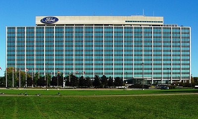 Ford procura 'batizador oficial' 