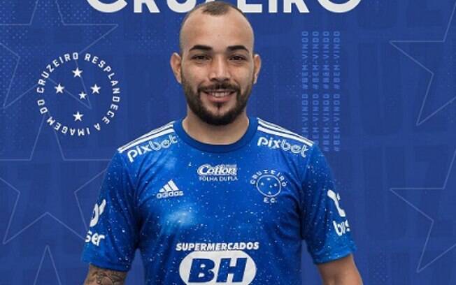 Sem pendências com o transfer ban, Cruzeiro confirma o atacante Rodolfo e o volante Neto Moura