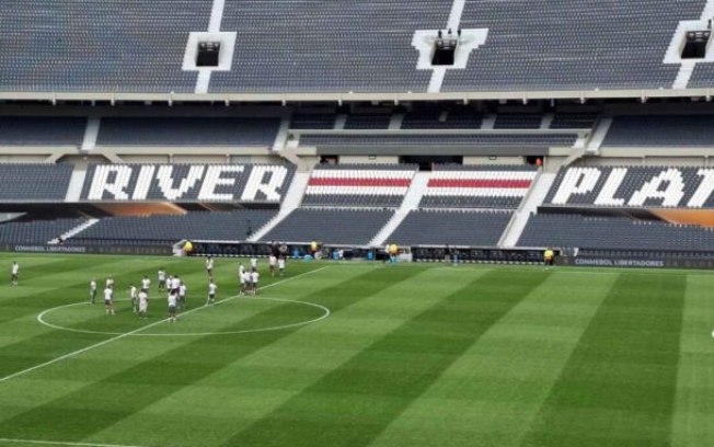 Acesso ao estádio Monumental esá com trânsito complicado neste sábado (30)