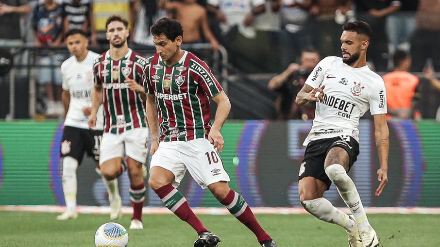 Corinthians e Fluminense se enfrentam nesta noite (16) Corinthians e Fluminense se enfrentam nesta noite (16)