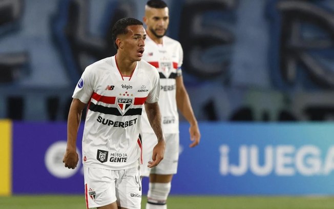 Inadimplência pela compra de Djhordney quase gerou um novo transfer ban ao São Paulo