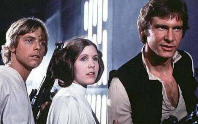Triunfal. “Star Wars – Uma Nova Esperança”, que estreava há exatos 40 anos nos Estados Unidos, alçou ao estrelato os jovens Mark Hamill, Carrie Fisher e Harrison Ford