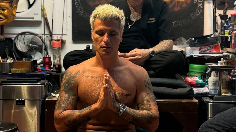 Bruno Gagliasso faz tatuagem na Tailândia Bruno Gagliasso faz tatuagem na Tailândia