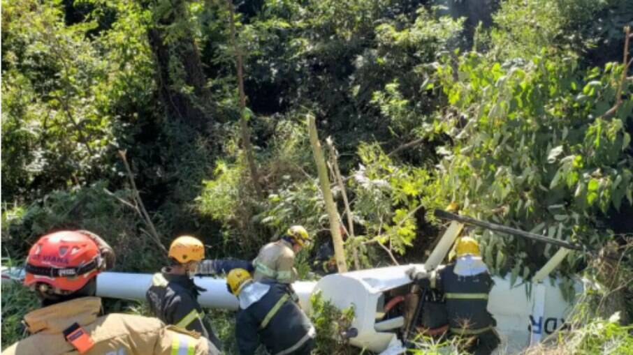 Helicóptero cai em área de mata densa em Belo Horizonte (MG)