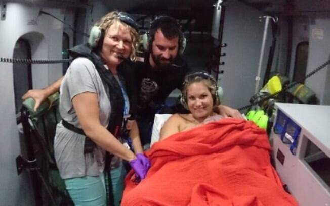 Mulher celebra atendimento que recebeu durante o trabalho de parto, em voo de helicóptero, e diz que bebê está bem