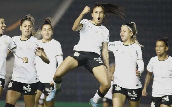 Corinthians volta de 'pausa' no Brasileirão feminino com goleada sobre o ESMAC