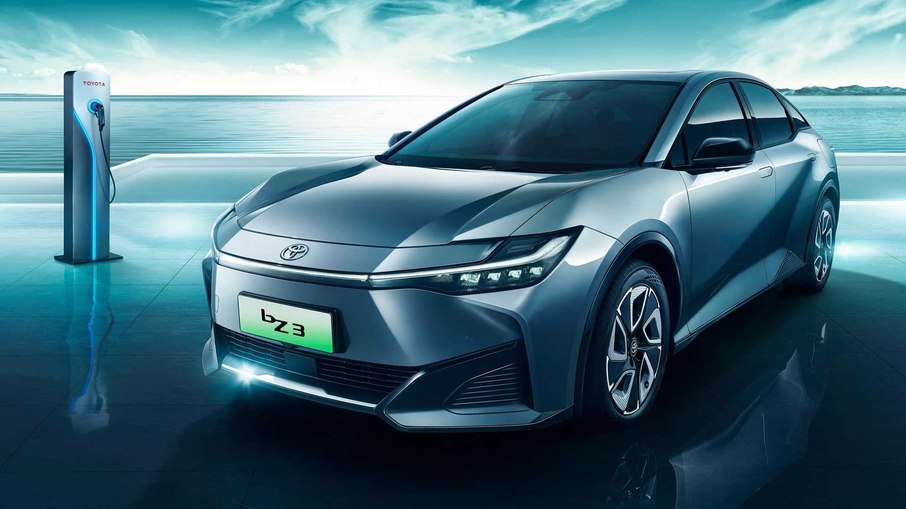 Toyota bZ3 é apenas o segundo veículo 100% elétrico lançado pela Toyota, que possui mais de 20 anos de experiência com modelos híbridos