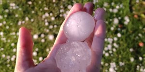 Granizo atinge Florianópolis e deixa 1.000 casas danificadas