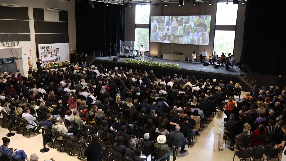 Auditório ficou cheio durante a cerimônia na manhã deste sábado,9, um ano após a tragédia aérea Auditório ficou cheio durante a cerimônia na manhã deste sábado,9, um ano após a tragédia aérea