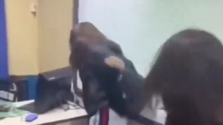 Aluna ataca colega de escola com tesoura