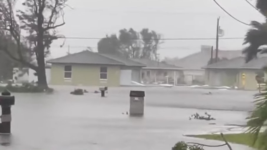 Furacão deixou rastro de destruição na Flórida (EUA)