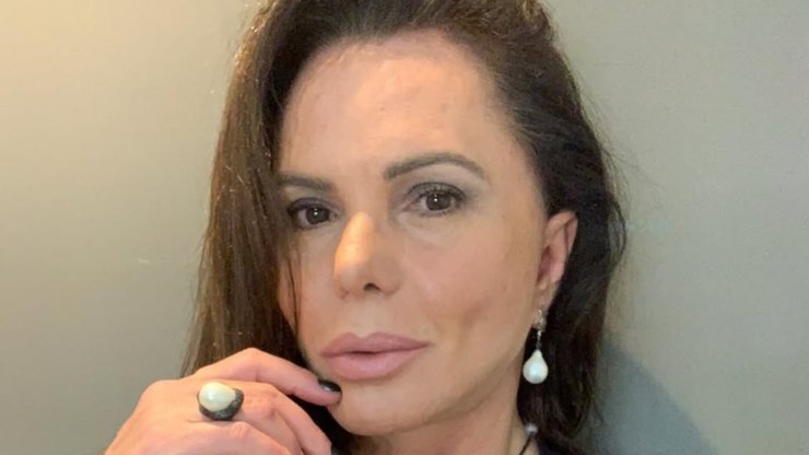 Cristina%20Mort%C3%A1gua%20%C3%A9%20internada%20em%20cl%C3%ADnica%20psiqui%C3%A1trica%20