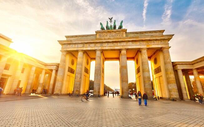 O Portão de Brandemburgo já marcou uma divisão em Berlim no período de guerras, mas hoje é uma importante atração