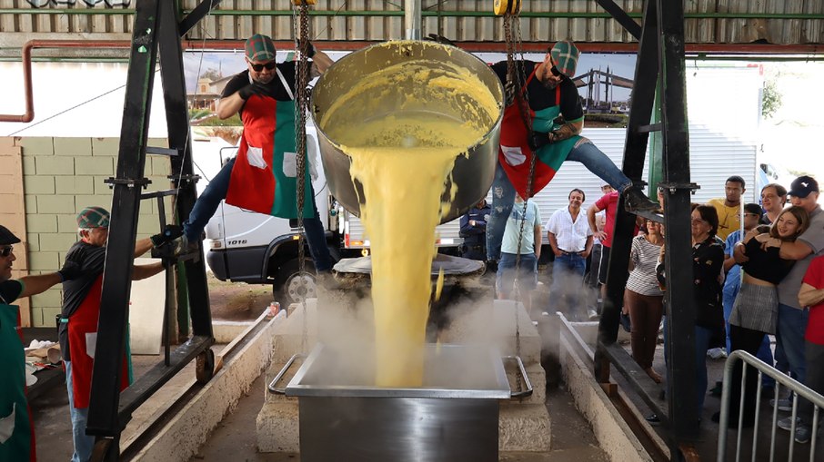Tomba da Polenta foi atração no último dia de festa no Parque Municipal