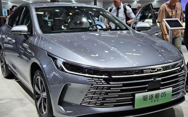 BYD King l Sedan híbrido rival do Toyota Corolla já está no Brasil