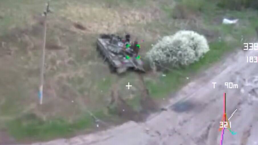 Drone ucraniano destrói tanque russo