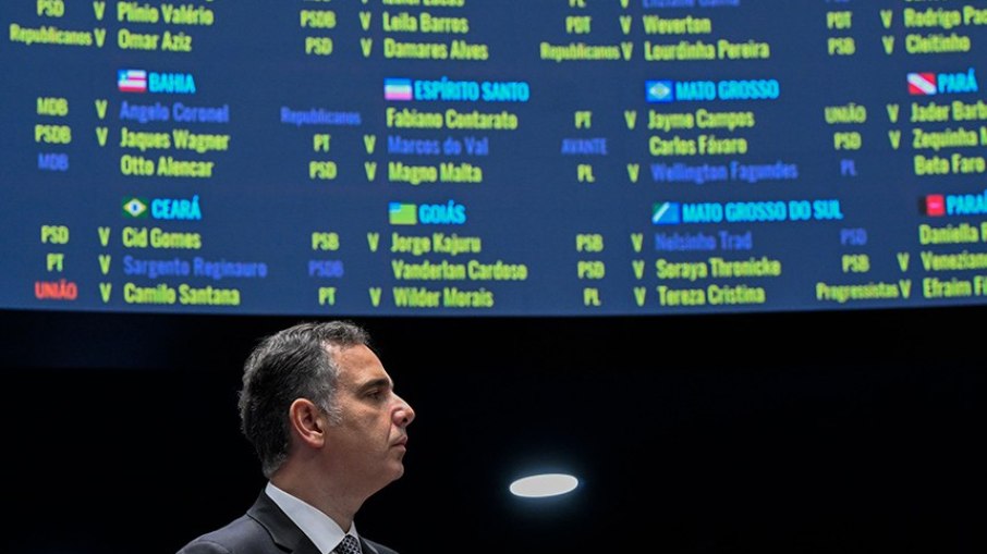 O senador Rodrigo Pacheco (PSB), no Plenário do Senado