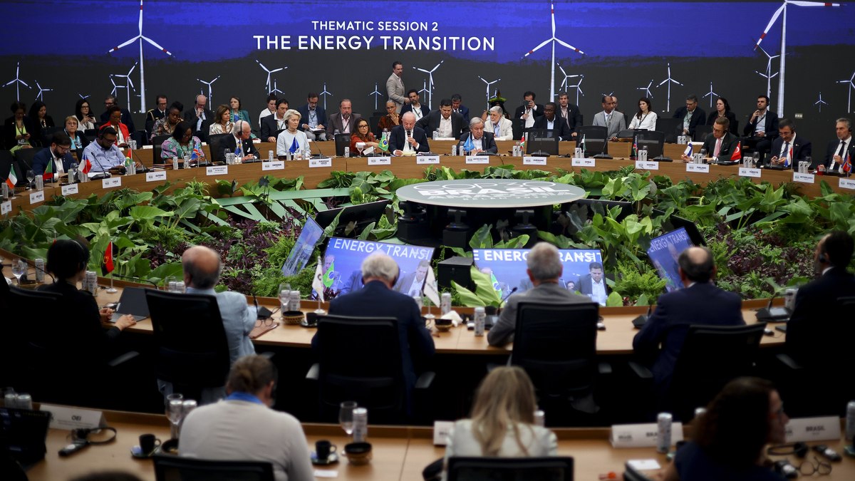 Líderes participam da sessão plenária da COP30 em Belém Líderes participam da sessão plenária da COP30 em Belém