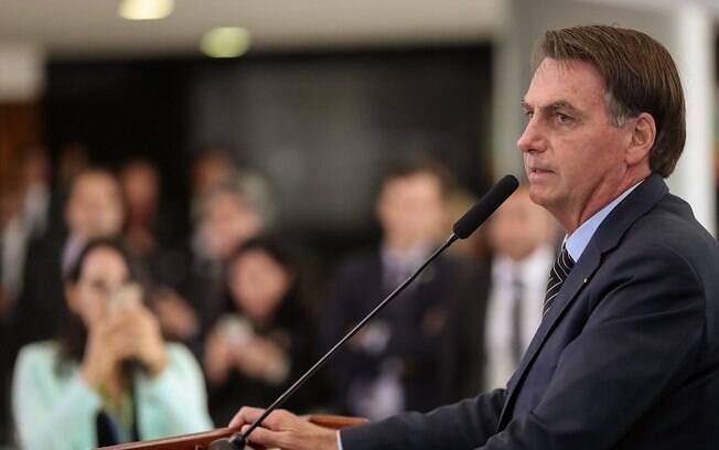 Bolsonaro afirma que troca de mensagens que revelam convocação de ato contra instituições democráticas são de cunho de pessoal