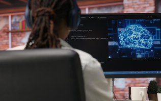 Escola da IA capacita profissionais para o mercado; conheça